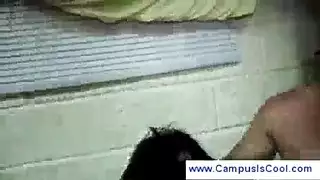 طالبة وقحة تمص بقوة في الساحة الجامعية