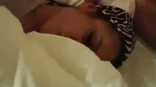 عبادة القدم تؤدي إلى تلبيد فرجها على طاولة المطبخ
