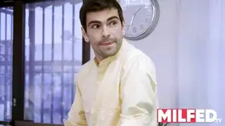 عبد المكتب ينتقم بجماع زوجة رئيسه في الفندق