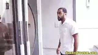 مهبل سييرا المبلل يستمتع بعمل xxx قوي بجانب البحيرة
