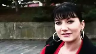 هي العاهرة المثيرة اللعينة التي تعرف كيف تمتص ديك مثل أي شخص آخر