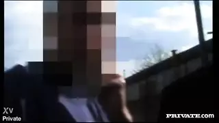 فتاتان وقضيب صلب جنس ثلاثي
