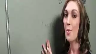 قضيب أسود كبير يدخل بعمق في حركة ثقب المجد