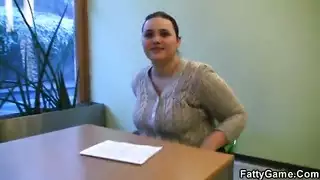 خيال جنس جماعي: عاهرة تُستَخدم من قبل مجموعة رجال