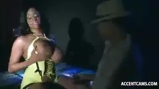متقد شوقًا: حكايات جنس صريحة مصورة