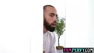 المرة الأولى لروكسي سينر تأخذ بي بي سي من أخيها غير الشقيق