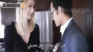 علاقة مكتبية صريحة: سكرتيرة تمارس الجنس من أجل ترقية