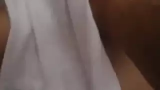 فرج لا يشبع يتلقى قضيبًا سميكًا في جنس عنيف