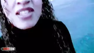 شرجي بلا حدود: العربية الوحشية أليسيا لوبيز في مشهد إكس إكس إكس
