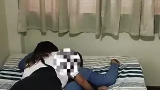طالبة جامعية شابة يحقنها أستاذها الشهواني بالسائل المنوي