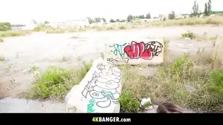 إكس إكس إكس علني: شقراء كبيرة الصدر تُمارس الجنس في فتحة شرجها الضيقة