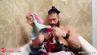 سرقة بنطالها الداخلي ثم تدمير فرجها الضيق