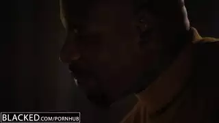 مقدمة لانا إلى قضيب أسود عملاق