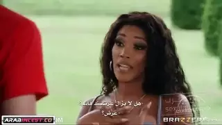 جارة مثيرة ناضجة تجعل المستأجر الجديد يدخل قضبه في فرجها الضيق