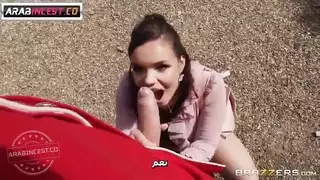 حارس الأمن الخاص يمارس الجنس مع سائحة متلهفة في لقاء صريح بالقصر