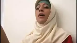 ملابس محتشمة، جلسة جماع فاضحة