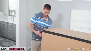 سباق جنسي مترجم لقحبة مهووسة بالإباحية