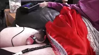 التعرض لضربات قضيب ميكانيكي حتى القذف