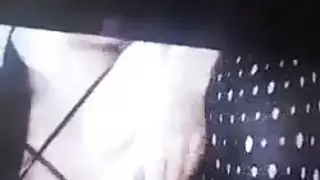 تلميذة مشاغبة تهمل الدروس لتتلقى ناك على الوجه وقذف فوقها