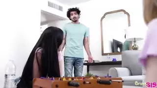 لعبة جنس الأشقاء: من تستطيع جعلي أهب أسرع؟