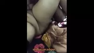 أم محرم تحصل على ثقوبها الضيقة ممتدة ومملوءة