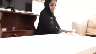 كشف عن خادمة محجبة للعمل الإباحي الخشن