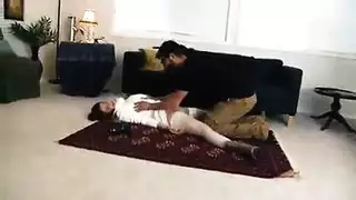 ستيلا كوكس في السرير مع صديقها