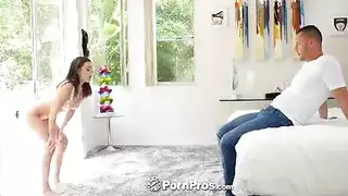 لانا رودس تمارس أفلام إباحية مع عجوز مقابل المال