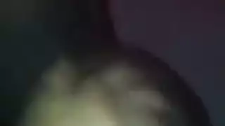 العاهرة كبيرة الصدر كالي وودز في فيلم إباحي قاسي