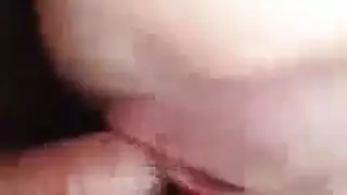 إثارة مكتبية صريحة مع فرج مثقوب