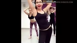 أوضة جنس جماعي صارمة في الجيم مع شرموطة مصرية جامحة