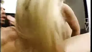 جمهور صغير يشاهد كاشا تُضاجع بقوة من قبل رجل ليس زوجها