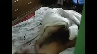 مراهق مثار يدك مهبلات متلهفة بقوة