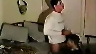 شقراء بملابس أرنب تبتلع سائل ثلاث شباب