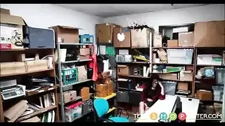 حفلة جنس جامحة للصوص المراهقات بعد السرقة