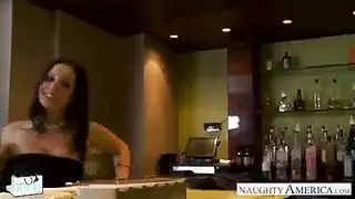ضعف المتعة: شابان يمصان ويتناوبان على القضيب