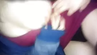 فرخة ثملة تُستغل في نيك بالمقعد الخلفي