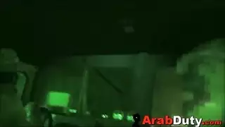 يساعدهم في الواجب