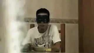 ابن ينيج طيز امه في عيلملاده