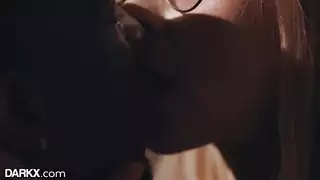 مقيدة من أجل نكاح قاسي فعل عميق وخشن