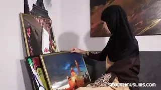 البطاقة الائتمانية ممتلئة، والآن فرجها مليء