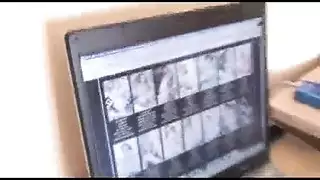 عاهرة مراهقة صغيرة تمتلكها فتيات سمراوات مشدودات