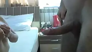 عمود سميك يخترق مهبلًا ضيقًا في نشوة إيروتيكية