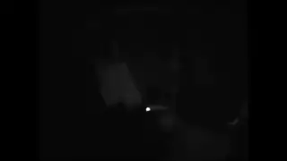 هاوية شهوانية في ثونغ قرمزي تأخذ جماع شرجي صعب