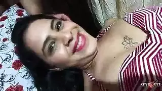 فتح الكس ام تساعد بنتها