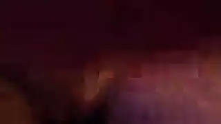 فتاة متزوجة تركب قضيب زوجها الصلب في مشهد صريح