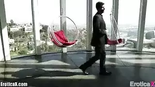شاب مع حبيبته هيك ورمانسي