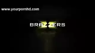 ساحقيات يمصو من بزاز بعض