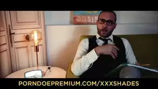 مغامرة إباحية: الجد والمراهقة في الغابة