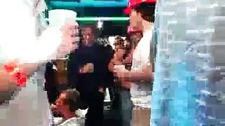 ركوبة العاهرة الجامحة على فمي في مشهد صريح